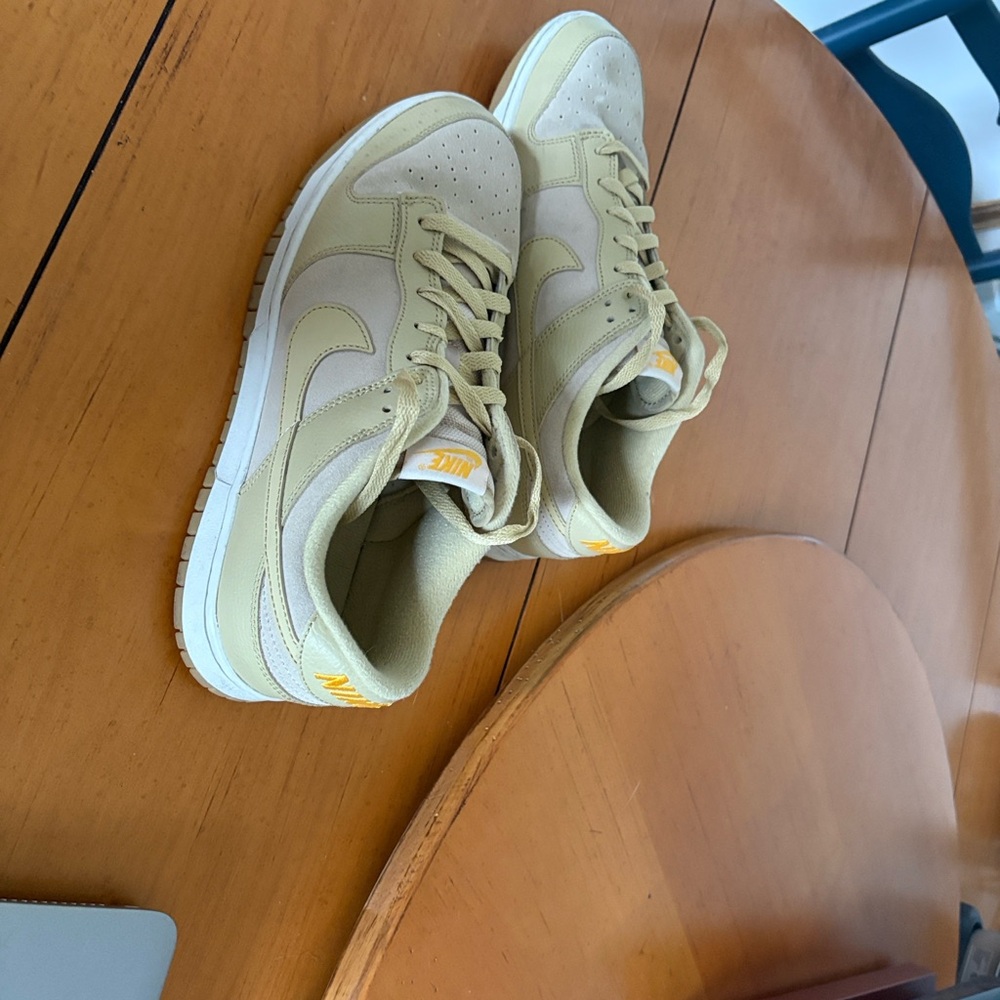 Nike Low-Top Sneakers in Pale Yellow and Cream- Dunks
